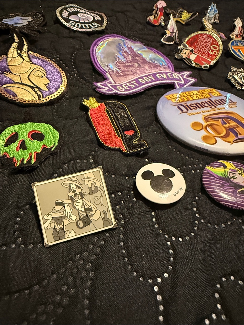 Disney Patches & Pins - Picture 2 of 4